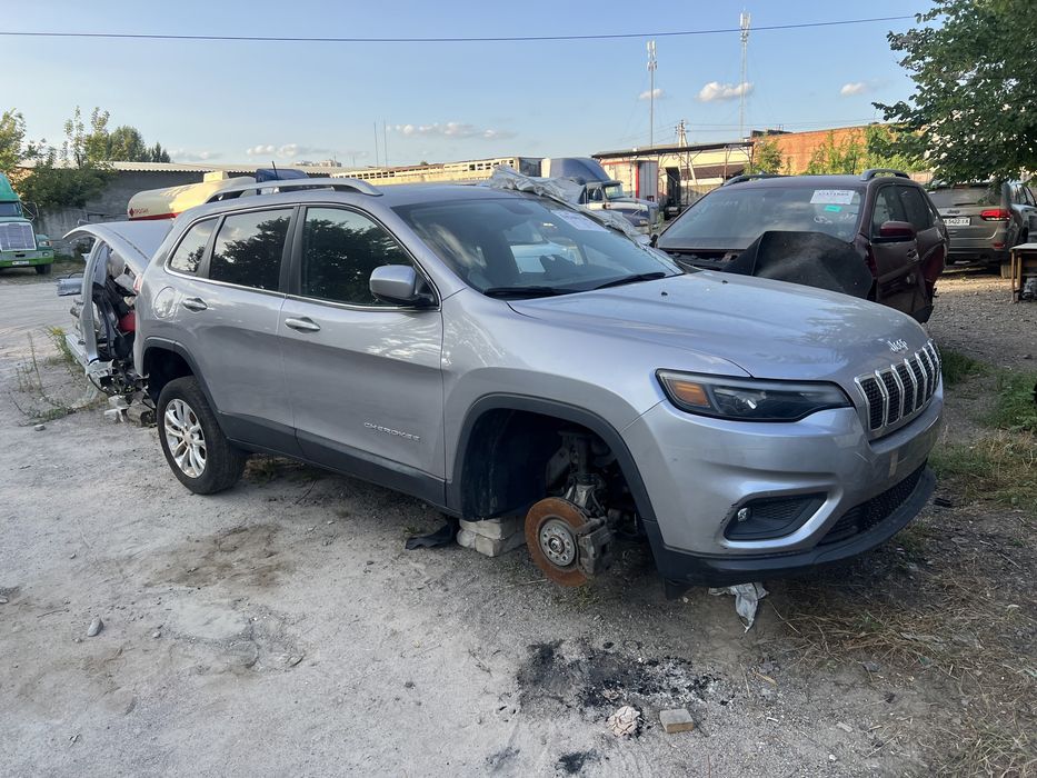 Jeep Cherokee  джип розборка  черокі на запчастини крило двигун дверка
