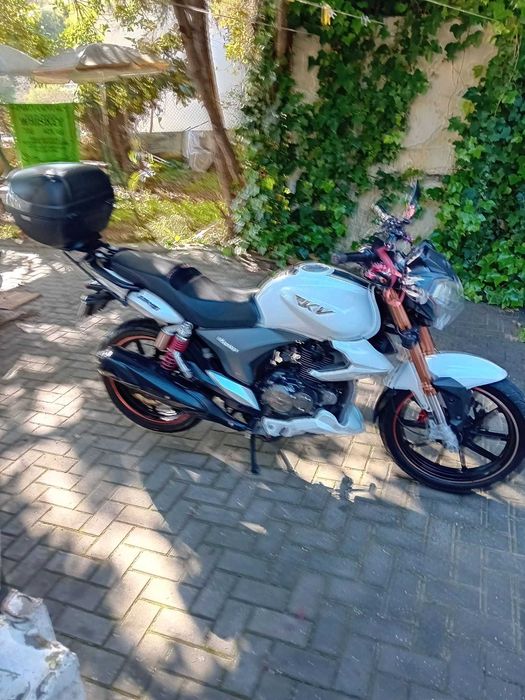 MOTO RKV 125 ANO 2012