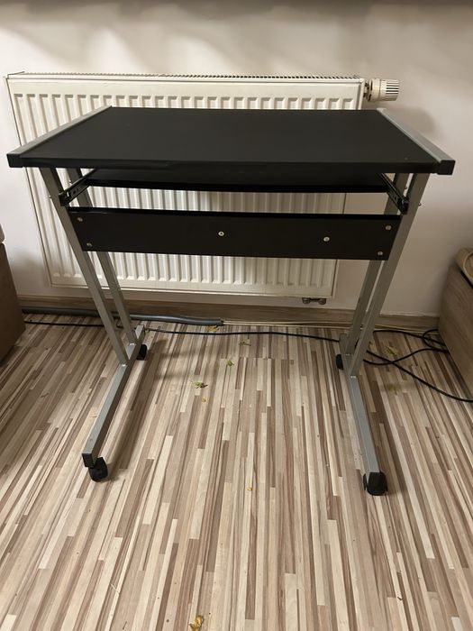 Stolik pod laptopa na kòłkach