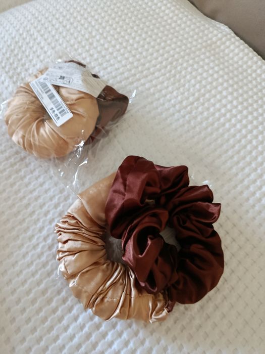 Elásticos cetim para fazer ondas sem fonte de calor. Vendo 2  unid. 3€