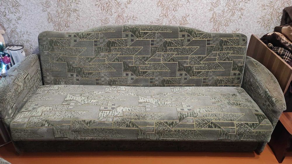 Диван та м'які крісла безкоштовно