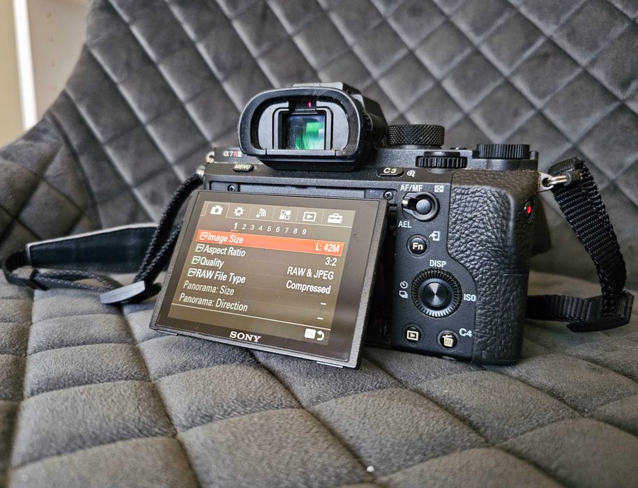 Sony A7R II (7RM2) - Full Frame 42MP