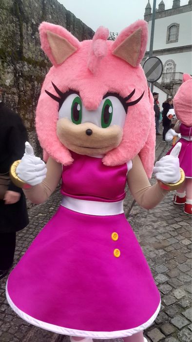 Mascote Amy Completo