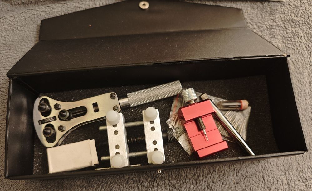 Przybory zegarmistrzowskie narzędzia zegarmistrzowskie