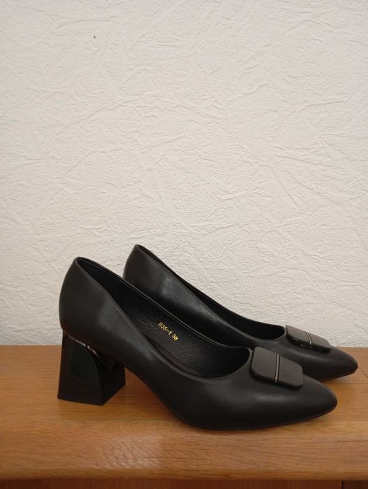 Шкіряні туфлі, зручні. Майже нові. Не мають жодних пошкоджень