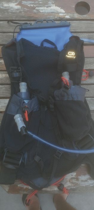 Vendo Mochila Hidratação 9/14L , Kalenji, c/ flask