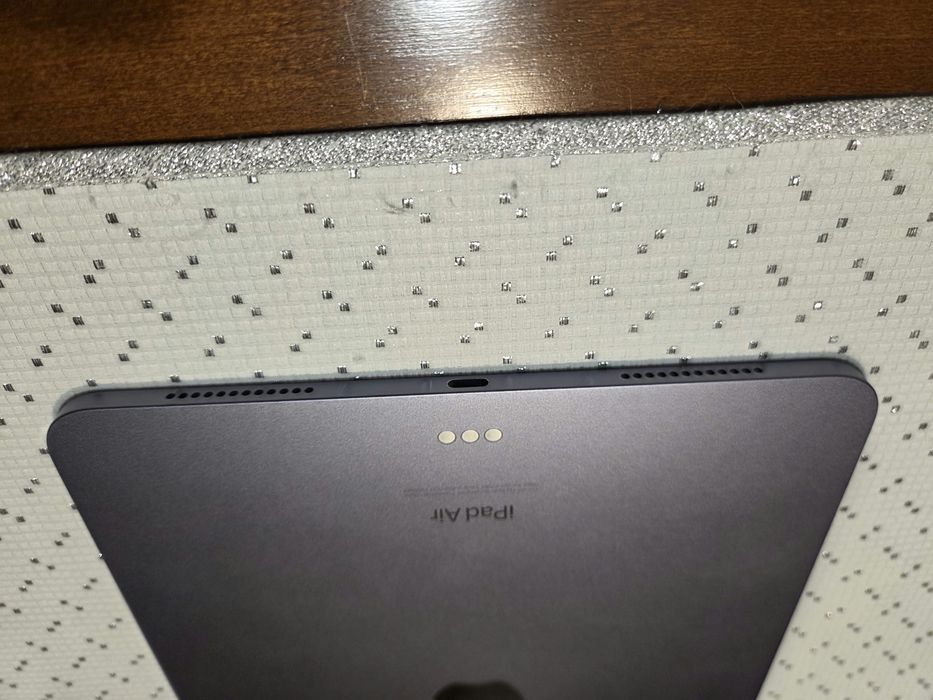 iPad Air 5. generacji 64 GB + etui + NOWY rysik