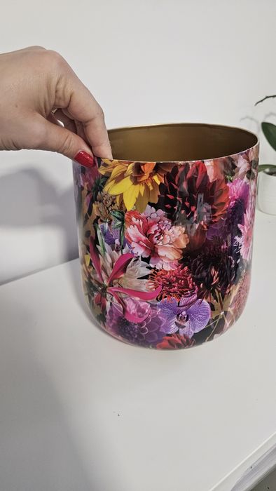 Vaso decorativo em latão