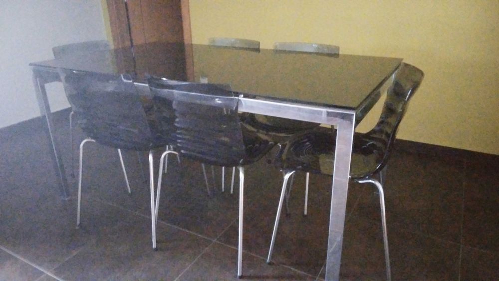 Mesa e cadeiras de cozinha