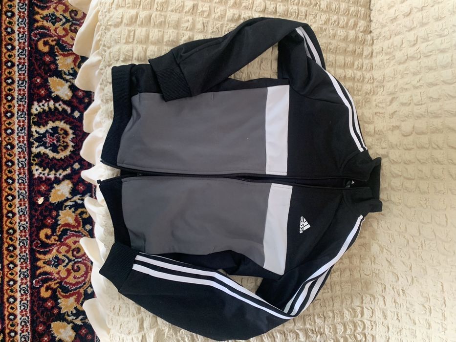 Кофта Adidas Essentials Linear Logo Track Jacket.
