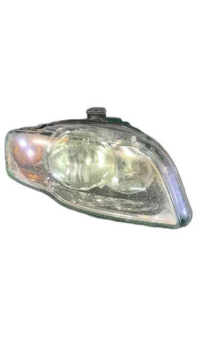 Ótica / Farol Direito AUDI A4 B7 8E0941004AJ (OEM)