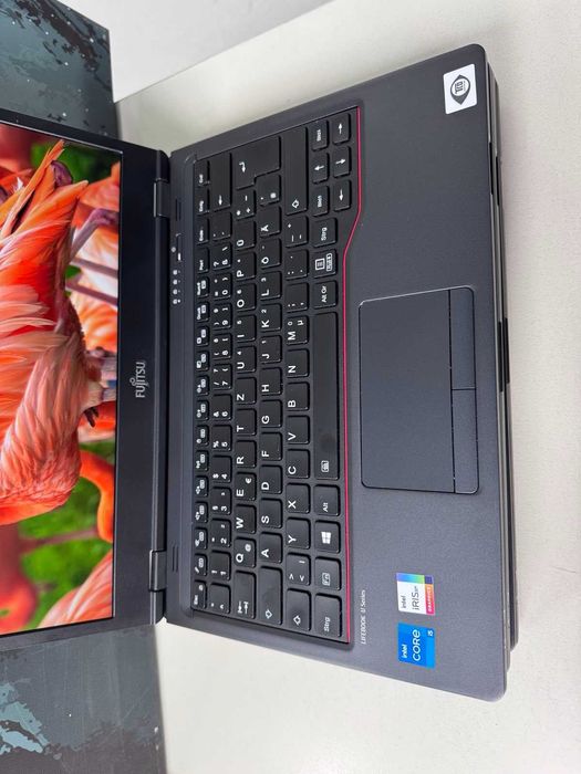 Ультрабук Fujitsu U7311/4G LTE/гарний стан/є кількість/робота,офіс