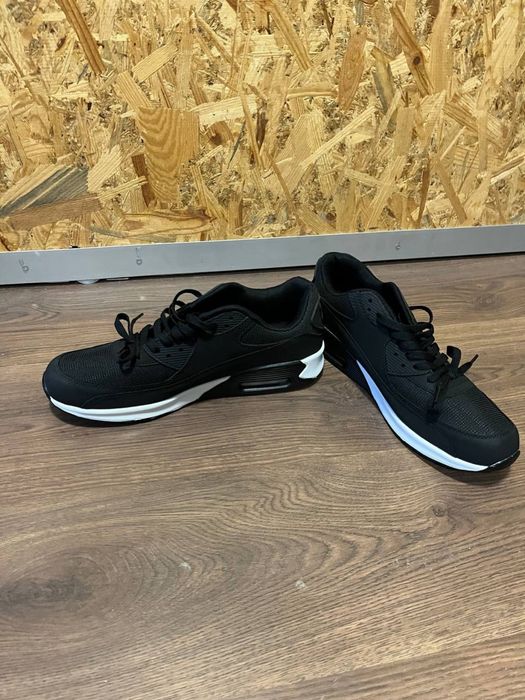 Продам кроссовки Nike