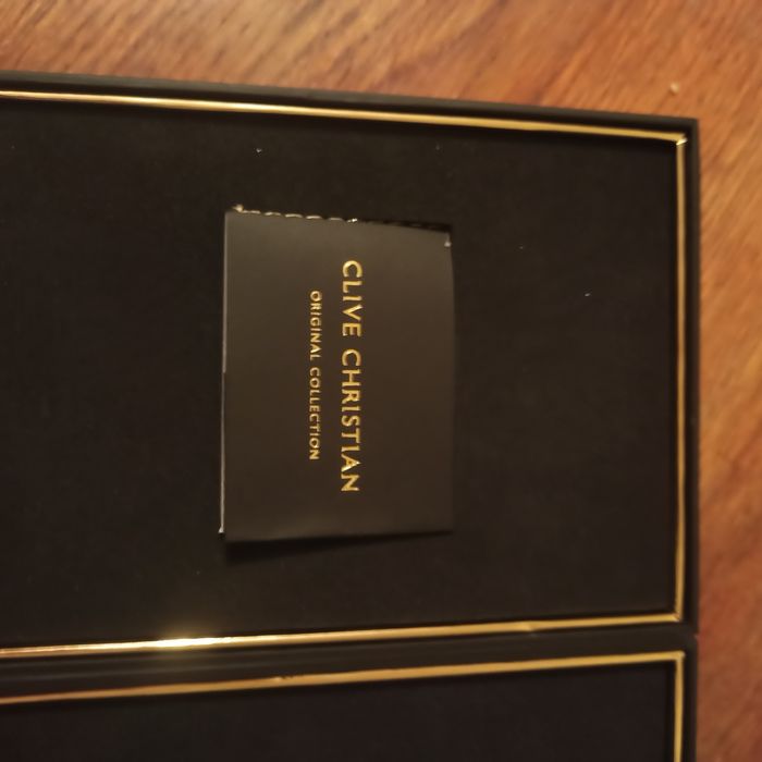 Коробка одеколона Clive Christian