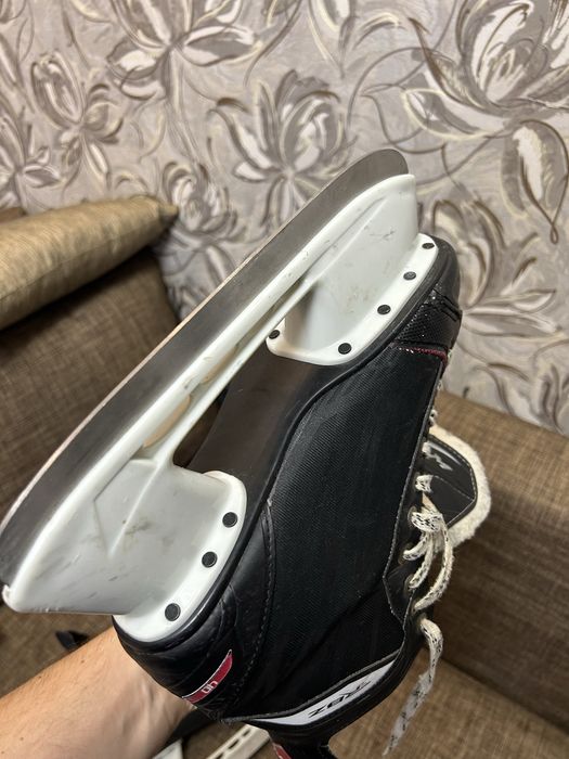 Продам ковзани (коньки) CCM RBZ 40. 42 розмір