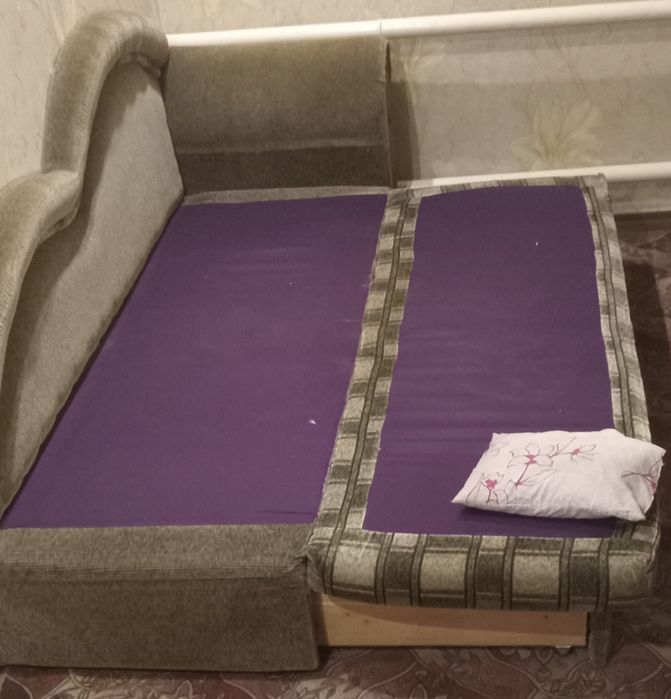 Трюмо з великим дзеркалом