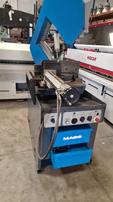 Serrote de fita com paralela pneumatica