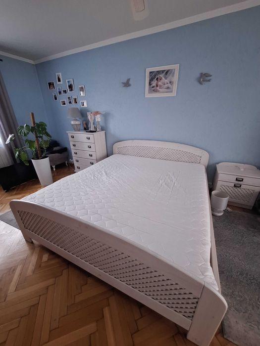 łózko duże wygodne