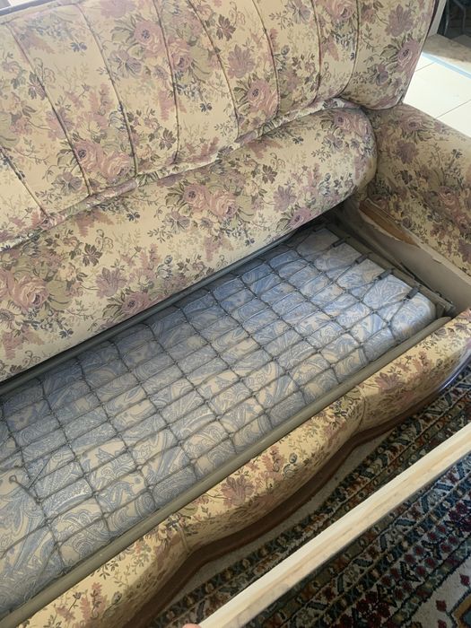 Sofá Cama em padrão florido