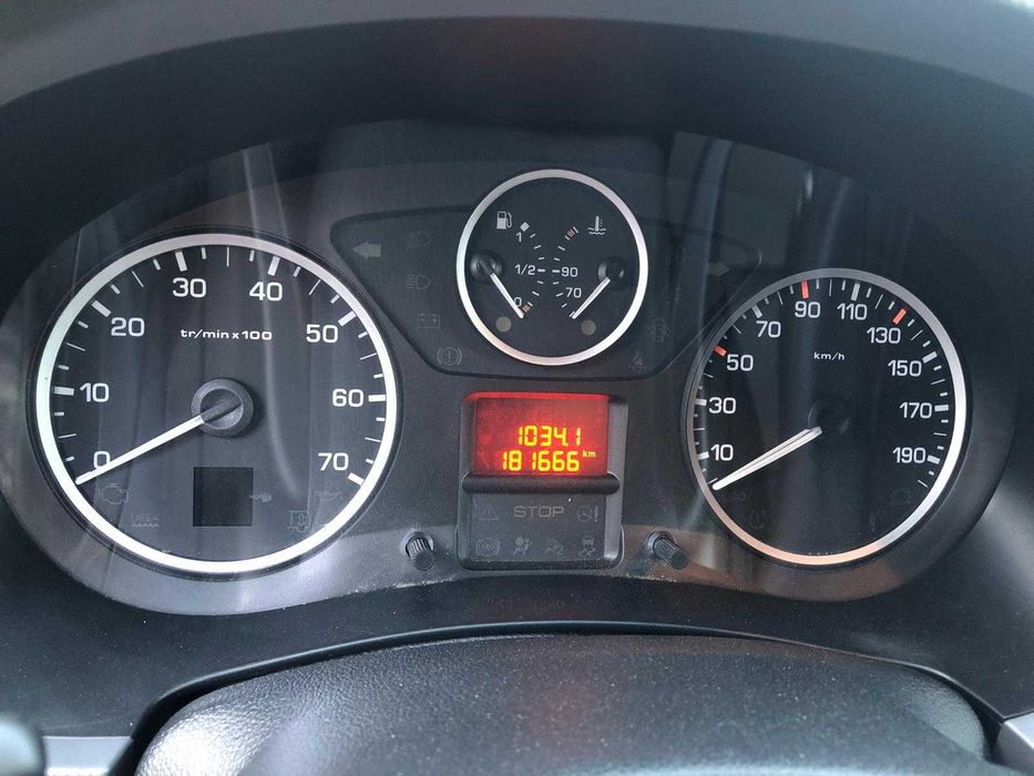 Peugeot Partner 1.6 HDI 100cv - caixa automática