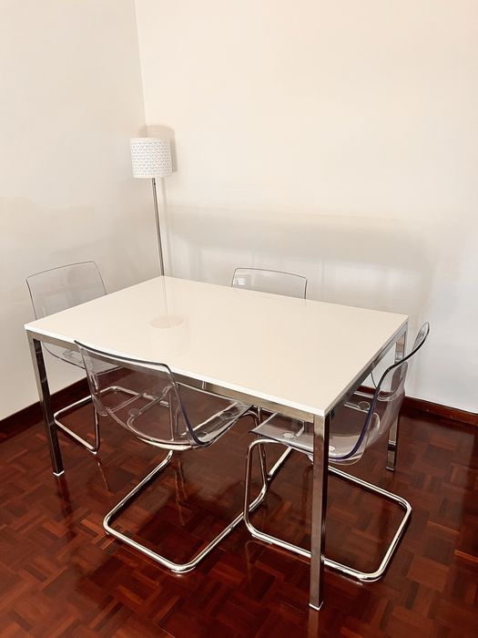Mesa Ikea c/ cadeiras