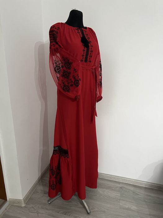 Стильне Вишите Плаття