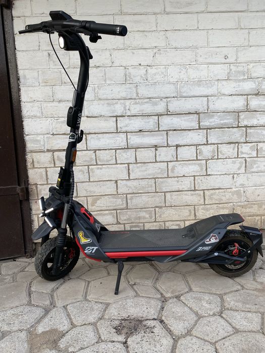Продам Електросамокат Segway Ninebot ZT3 Pro E