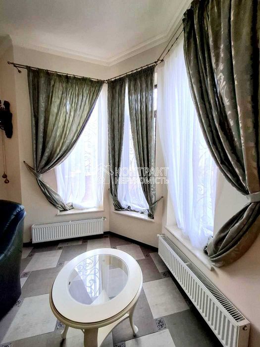 Продам будинок котедж 307 м2, з бомбосховищем, м. Студентська