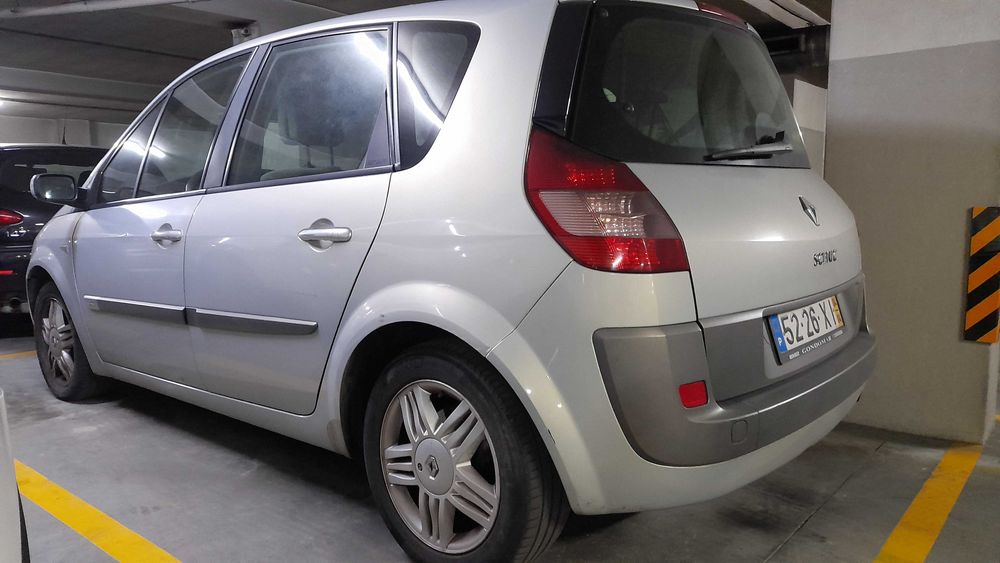 Carro em bom estado geral