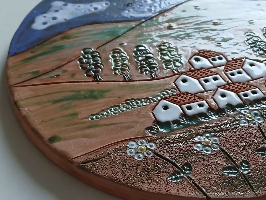 Prato decorativo em barro pintado