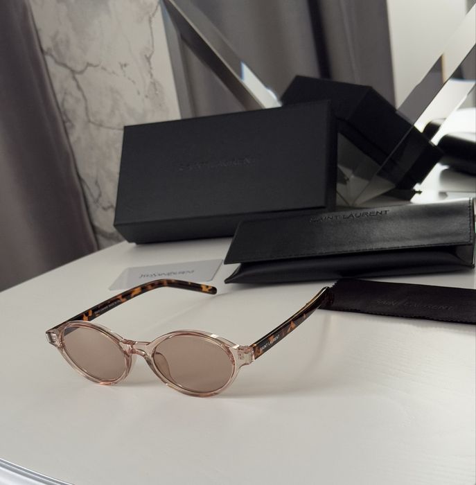 Солнцезащитные очки Saint Laurent тренд 2025 полный комплект