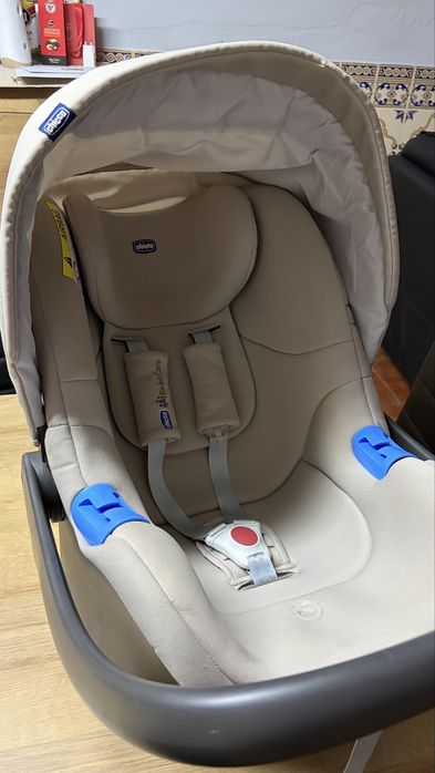 Vendo babycoque Chicco Oasys 0+ Up BebèCare, em excelente estado, praticamente como nova.