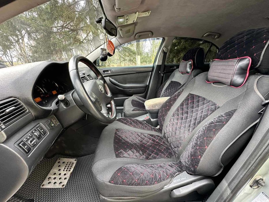 Toyota Avensis 1.8 АВТОМАТ 2003 год (газ/бензин)