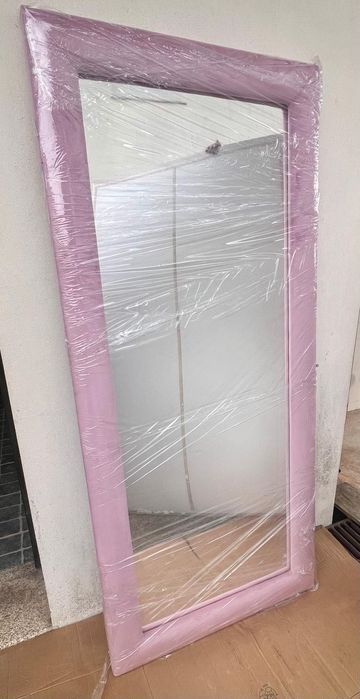 Espelho de parede em veludo cor de rosa
