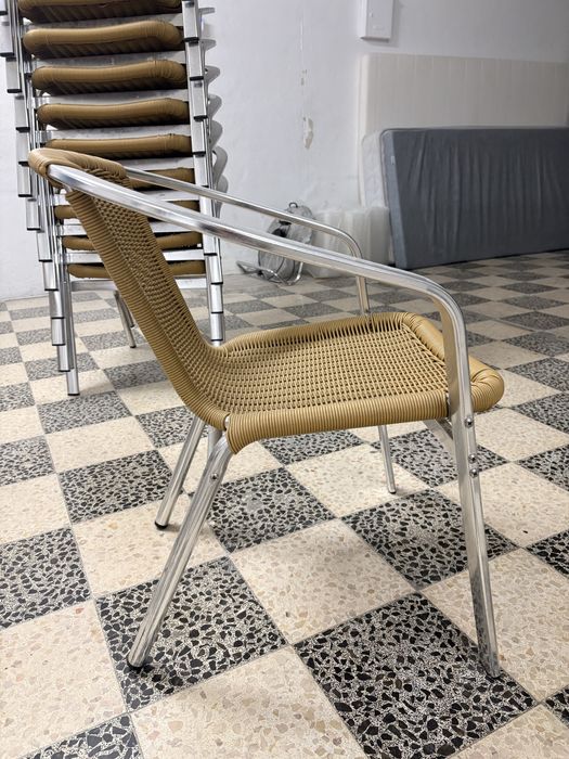 Cadeira em Alumínio e Vime Sintético – Moderna e Resistente