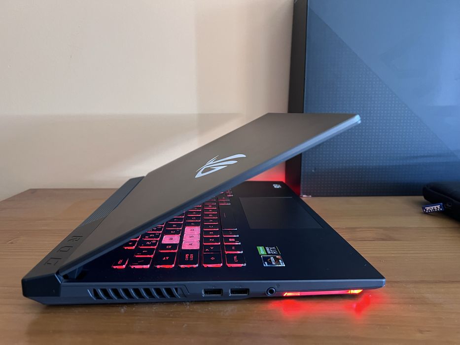 ASUS ROG Strix G15 Ryzen 7 RTX 3050 8GB Ram 512GB SSD -Como NOVO