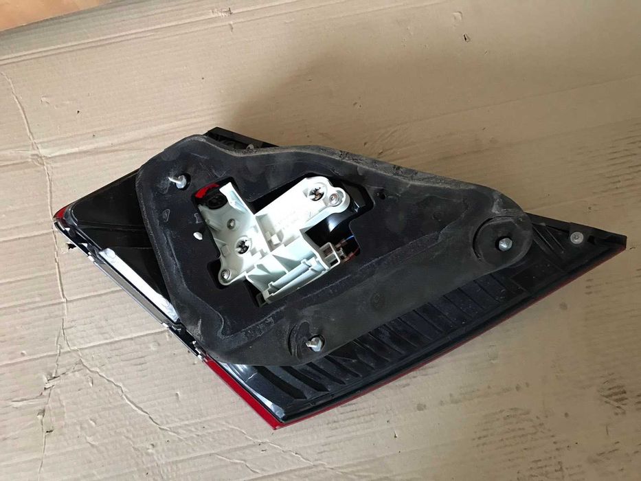 Фонарь задний левый/правый w221