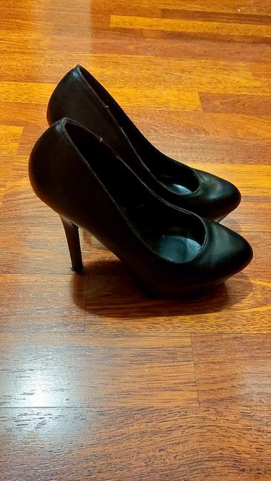 Czarne szpilki 13 cm z koturnem Centro roz 35