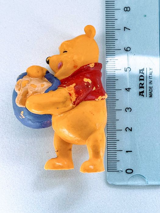 Figura Bullyland Winnie the Pooh com Pote de Mel