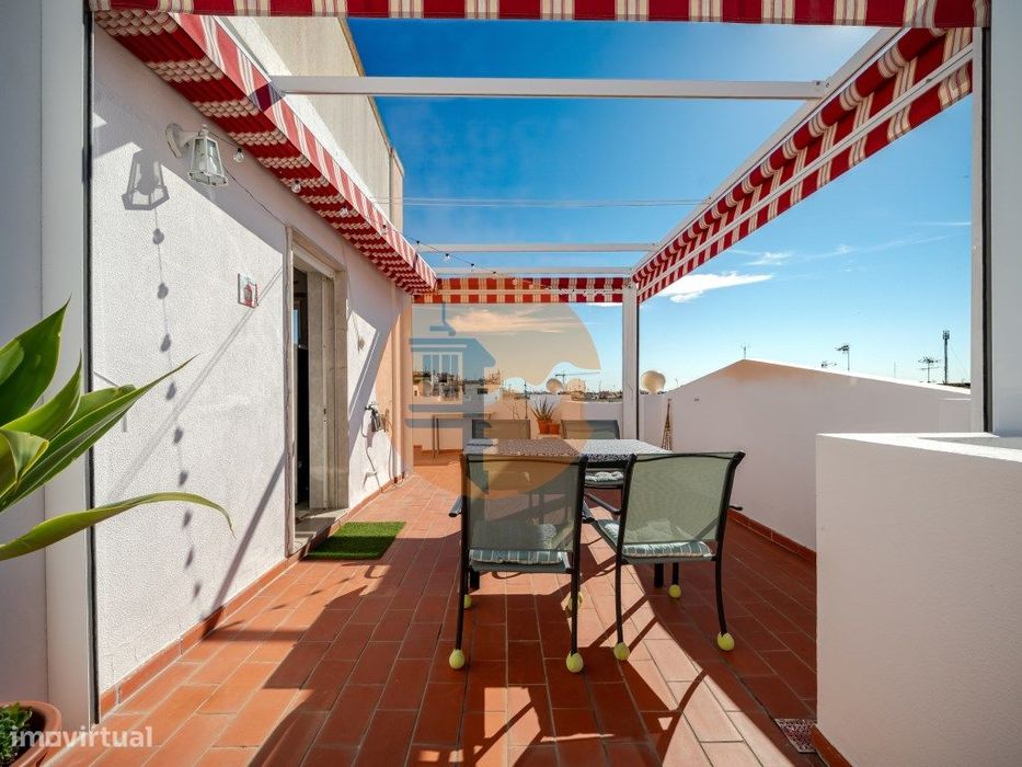 Apartamento T1 - Terraço de 49m² a Sul - Arrendamento Anual