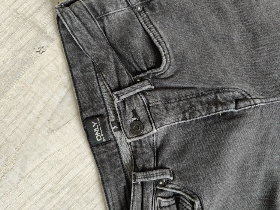 Jeansy push up modelujące 38 M