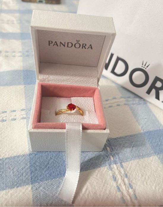 Anel da Pandora vermelho