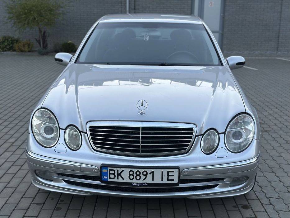 Mercedes Benz 211
