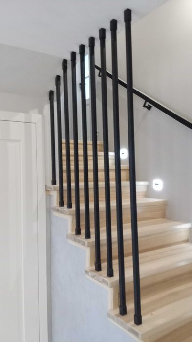 Balustrada harfa nowoczesna pionowe profile loft każdy ral