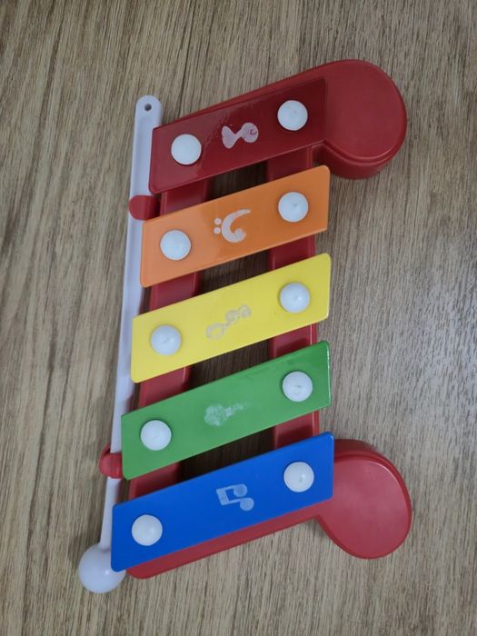 Vários brinquedos de criança