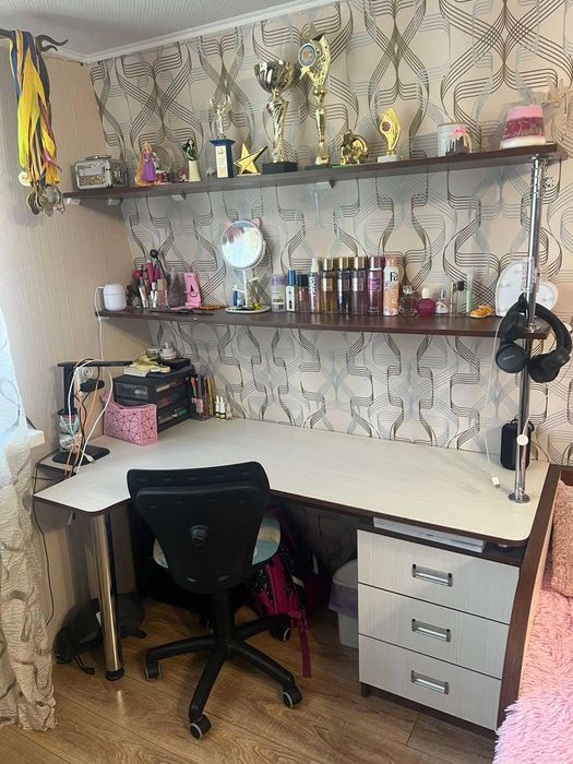 Мебель для спальни, столи для ПК.