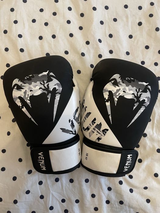 Venum Contender 16 oz rękawice bokserskie biało-czarne