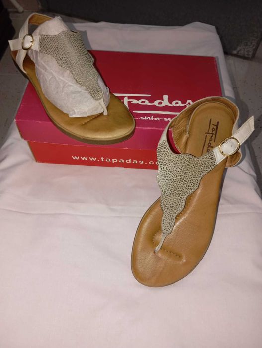 Sandálias prateadas