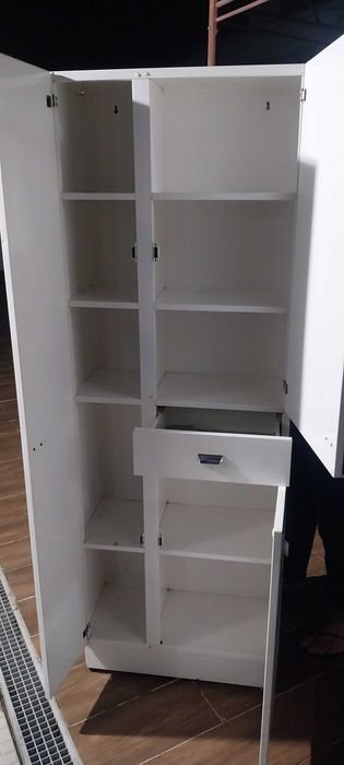 Armario branco em ferro lacado