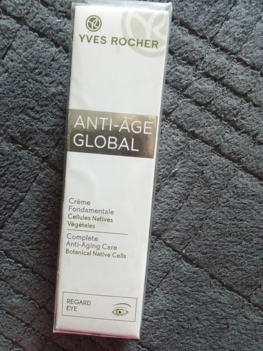 Rozświetlający krem pod oczy